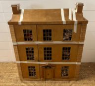A wooden town house dolls house with furniture (H85cm W67cm D25cm)