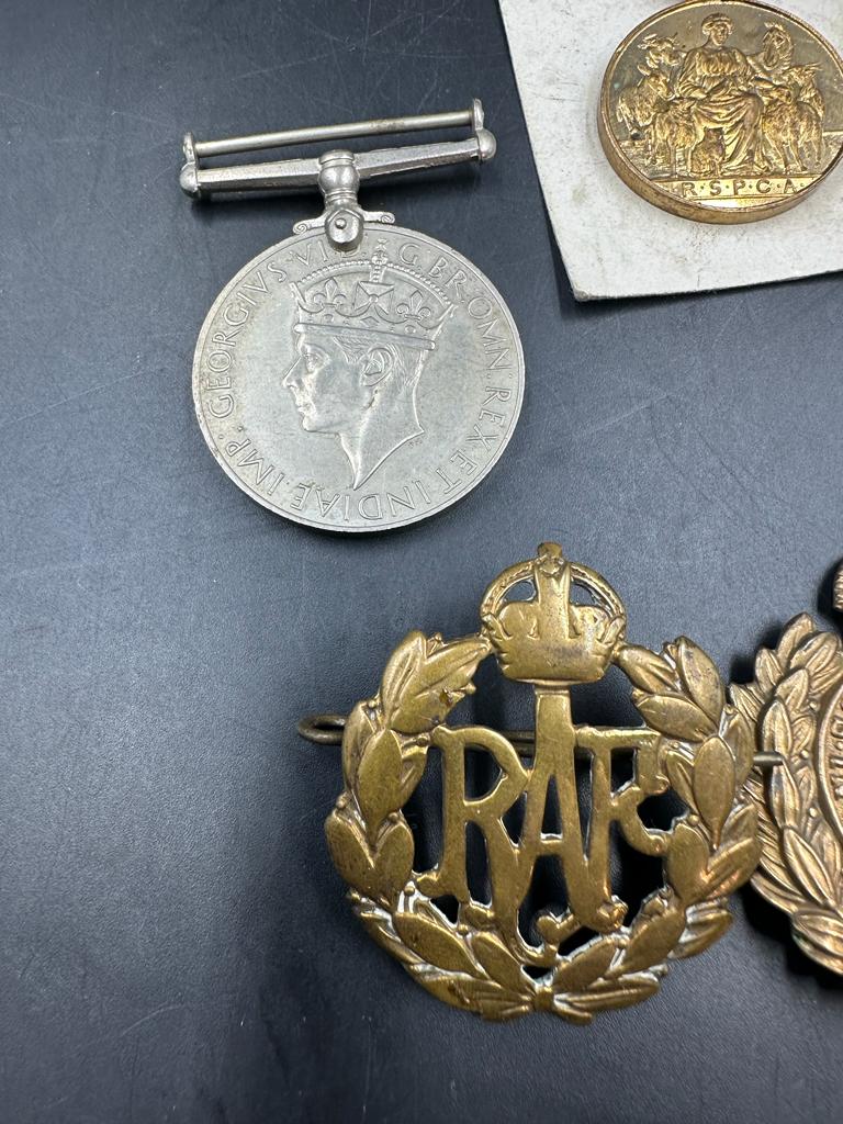 A selection of various medal and medallions to include 1939-45 medal, a Royal Society for the - Image 2 of 3