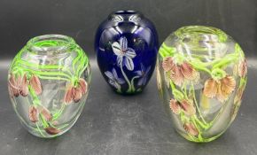 Two studio floral Art glass vases and one other in the style of Daniel Salazar Lundberg (H14cm)