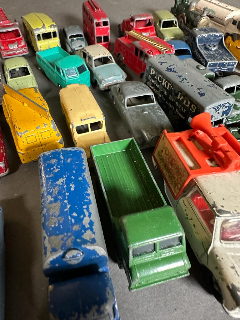 A selection of play worn Diecast toy cars to include Matchbox and Dinky, etc - Image 5 of 10