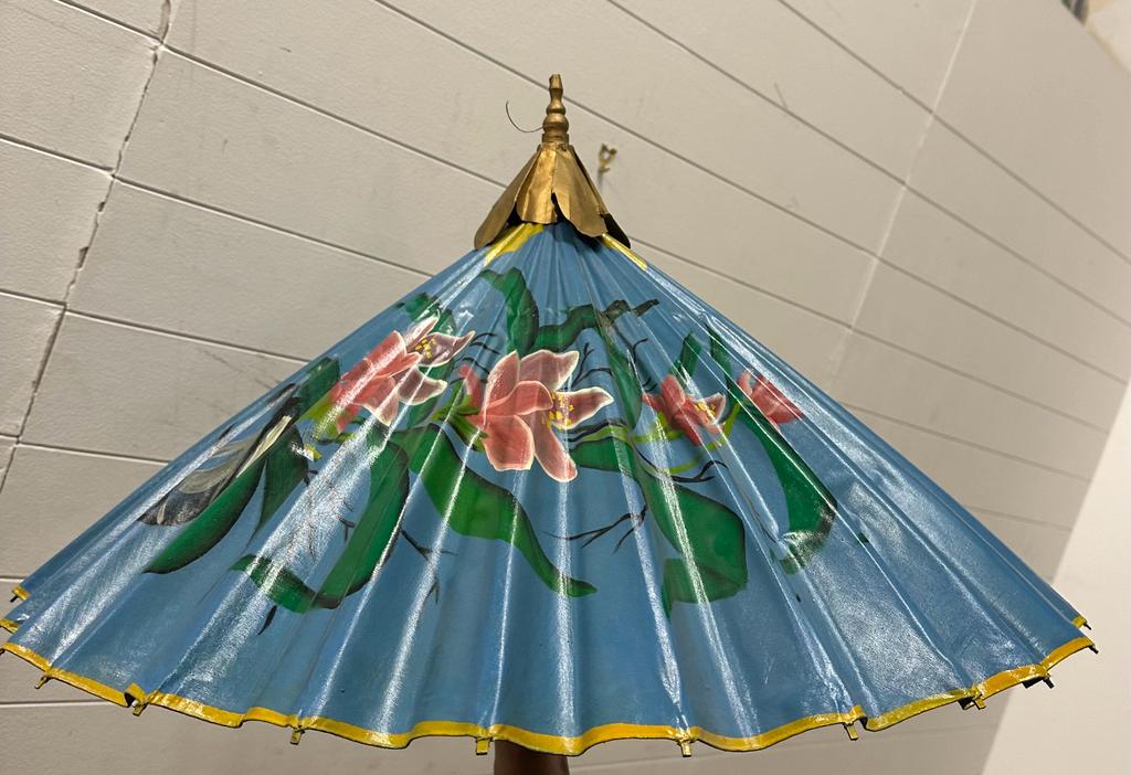 A vintage Chinese parasol, blue grounds with floral details - Image 6 of 8