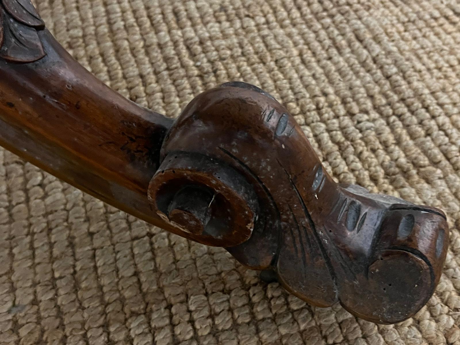 A burr walnut loo table (H70cm W146cm D110cm) - Image 5 of 5