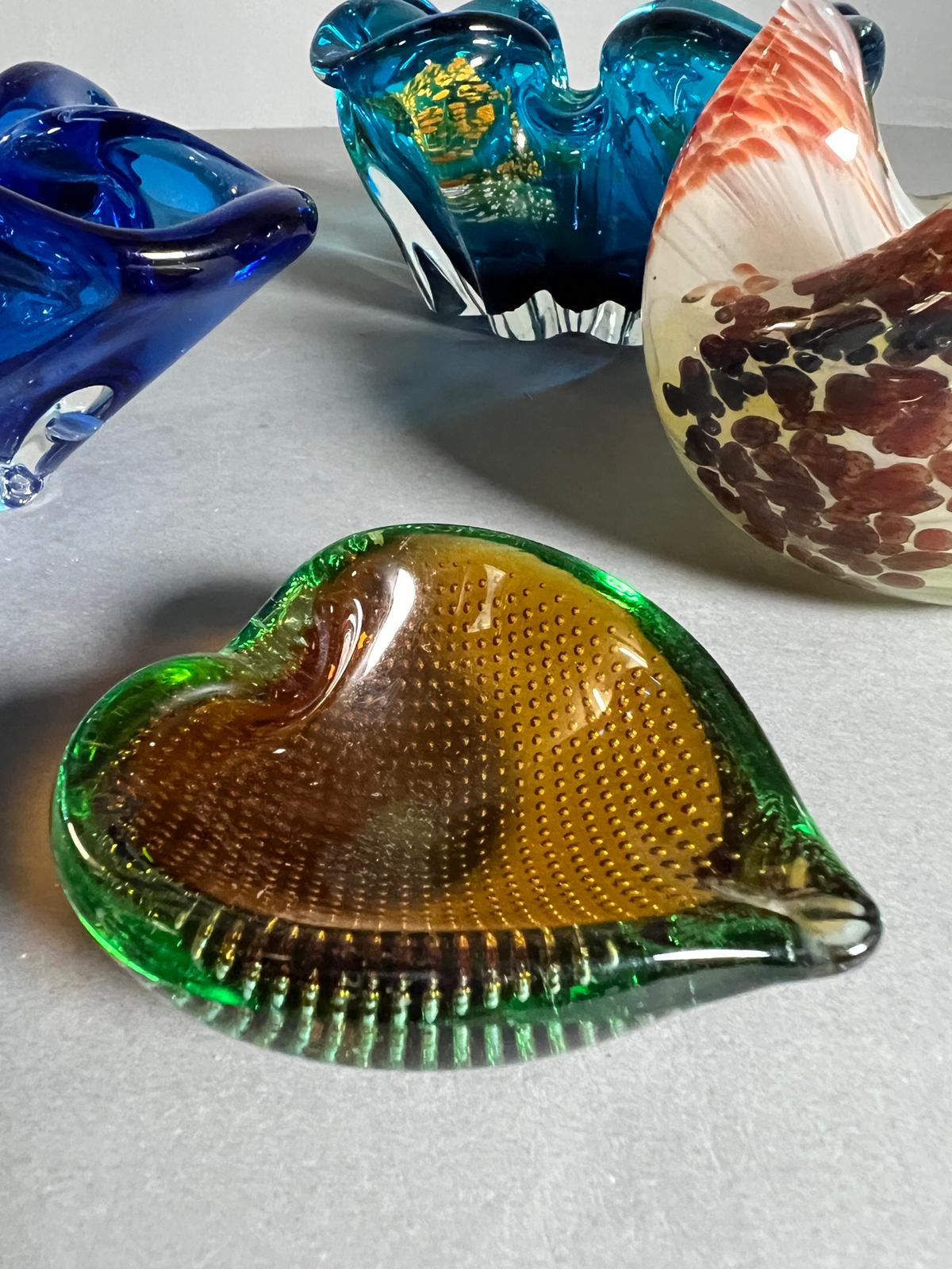 For pinched Art glass bowls various colours (W21cm) Condition Report Good condition - Image 5 of 6