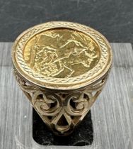 A 1982 half sovereign ring on a 9ct gold mount (total Approximate Weight 9.1g)