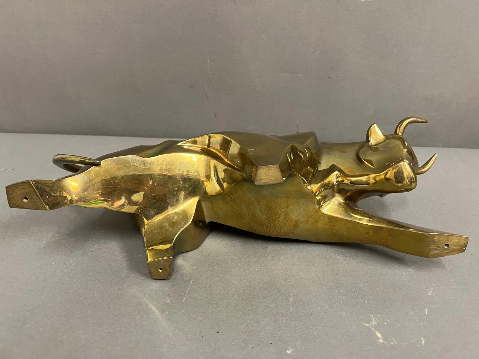 A brass sculpture of a bull (37cm) - Image 3 of 3