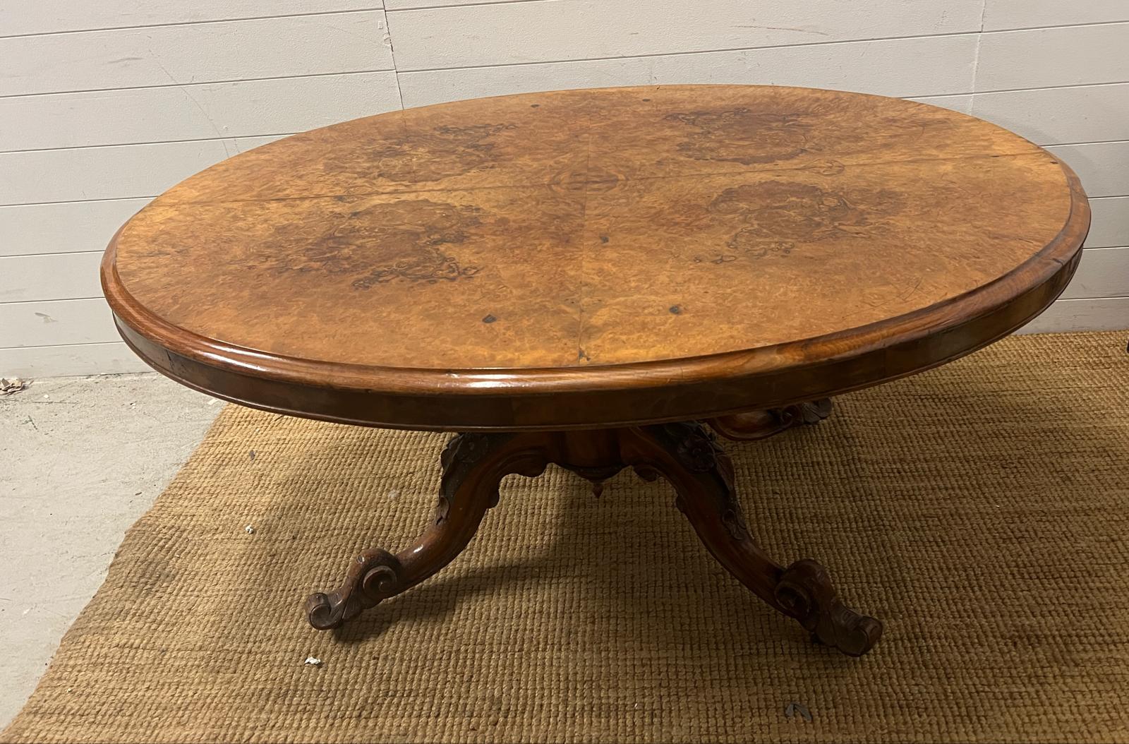 A burr walnut loo table (H70cm W146cm D110cm)