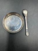 A silver hallmarked salt spoon and a silver hallmarked lid total weight 18g