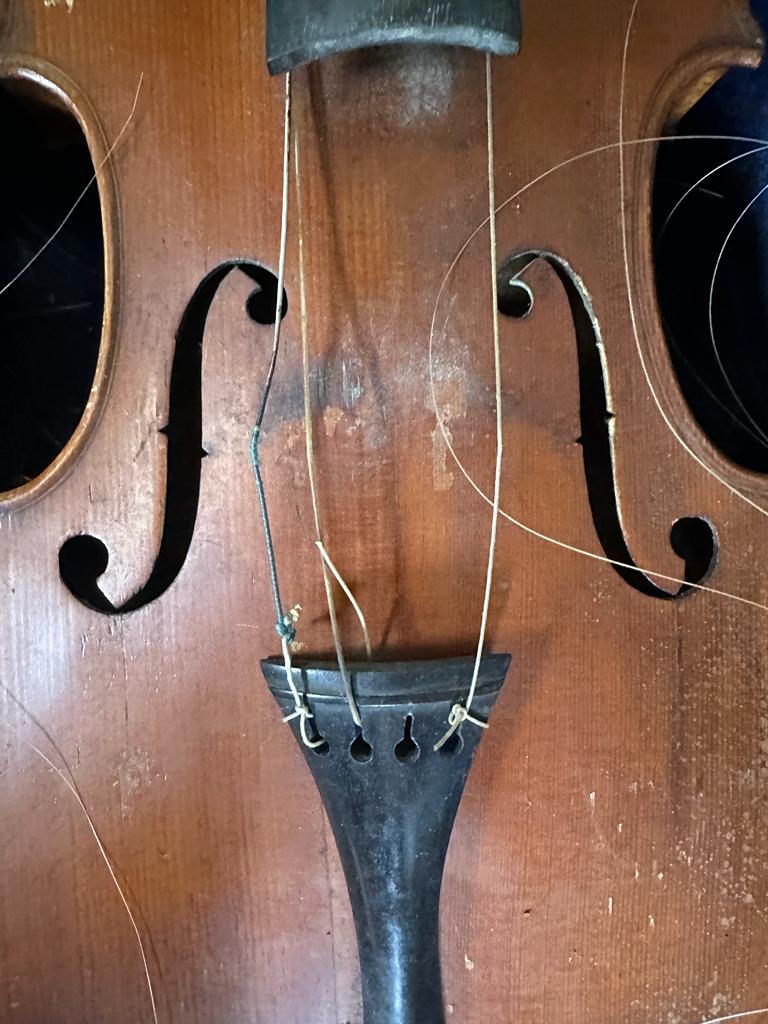 A violin in a rosewood case, new strings and hairs needed for bow and violin. - Image 2 of 5