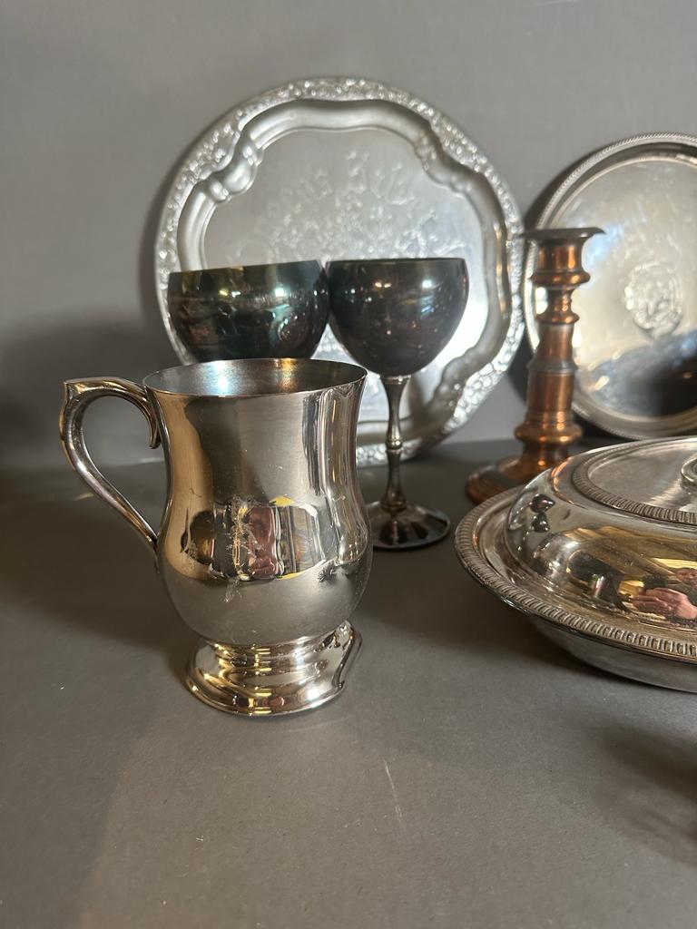 A selection of mixed metal items to include candle sticks, goblets and platters - Image 2 of 4