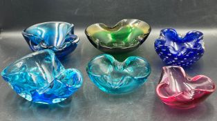 Six Murano and Czech pinch Art glass bowls (W15cm) Condition Report Light scratches, no cracks,