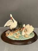 A Country Artists model Swan-Family Group