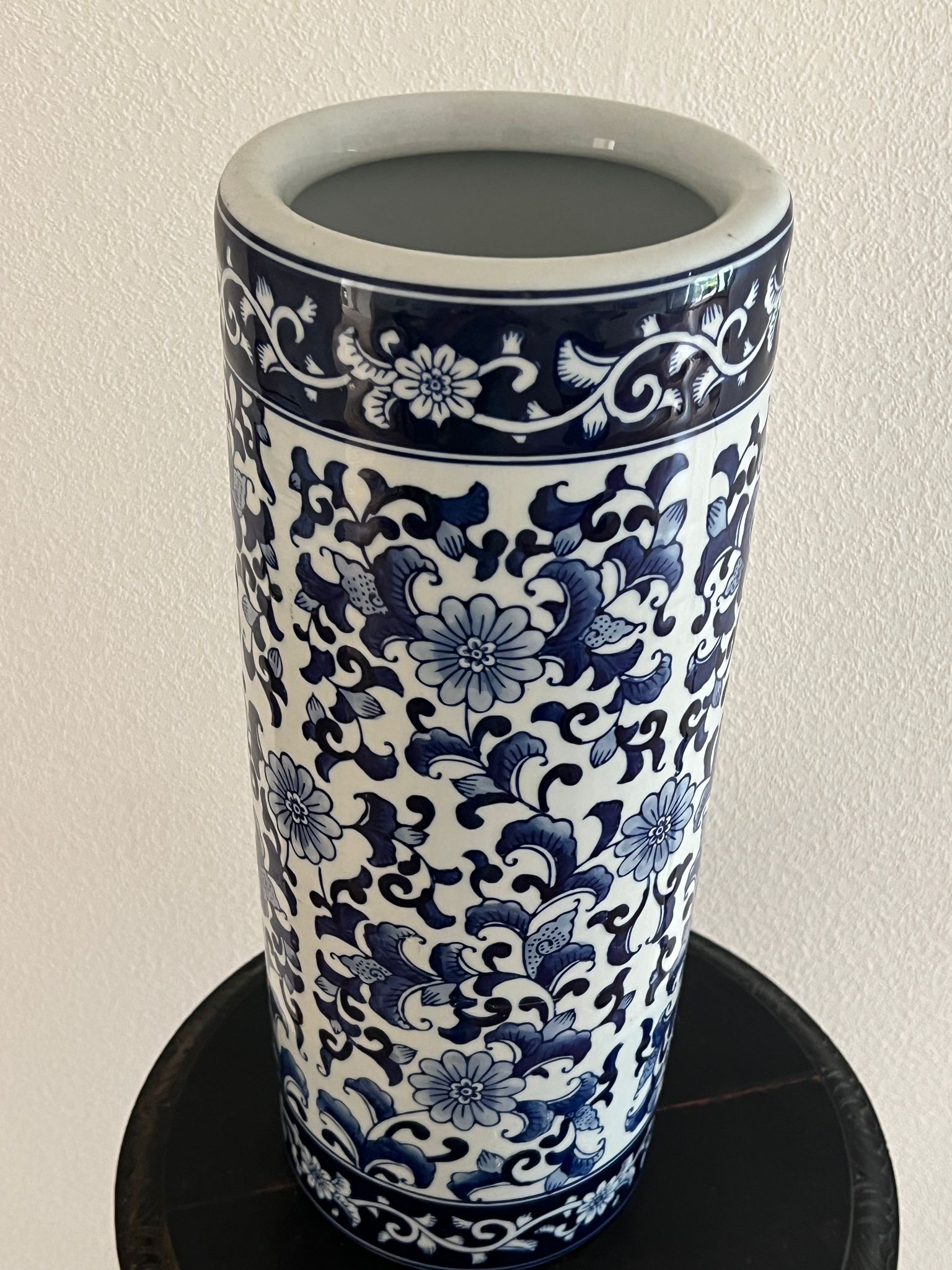A modern blue and white stick stand. H 45cm - Image 2 of 3
