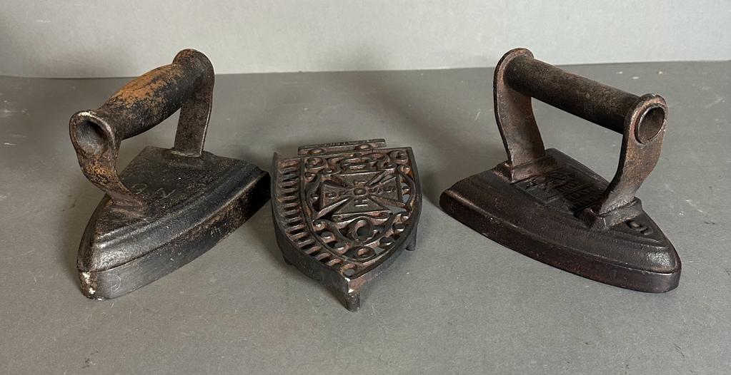 Two vintage cast iron irons and a iron trivel - Image 5 of 5