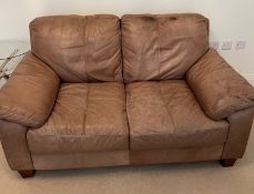 A two seater leather sofa (H78cm W154cm D94cm)