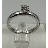 An 18ct white gold diamond ring, size K.