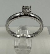 An 18ct white gold diamond ring, size K.