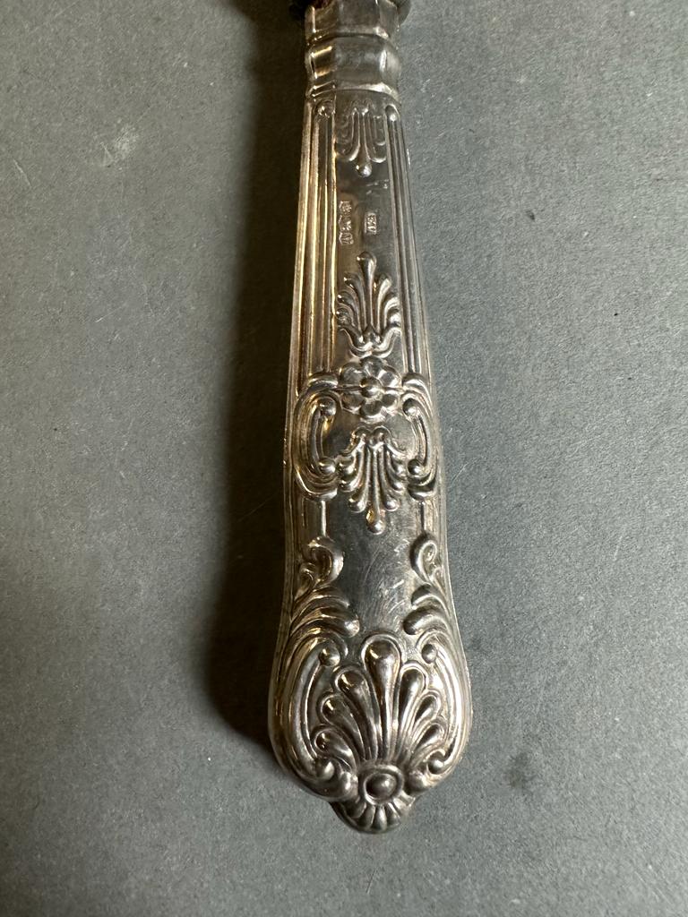 A silver handled sandwich knife, hallmarked for Birmingham - Image 4 of 4