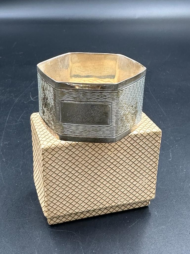 A single silver boxed napkin ring by hallmarked for Sheffield 1965 by Viner's Ltd - Image 2 of 2
