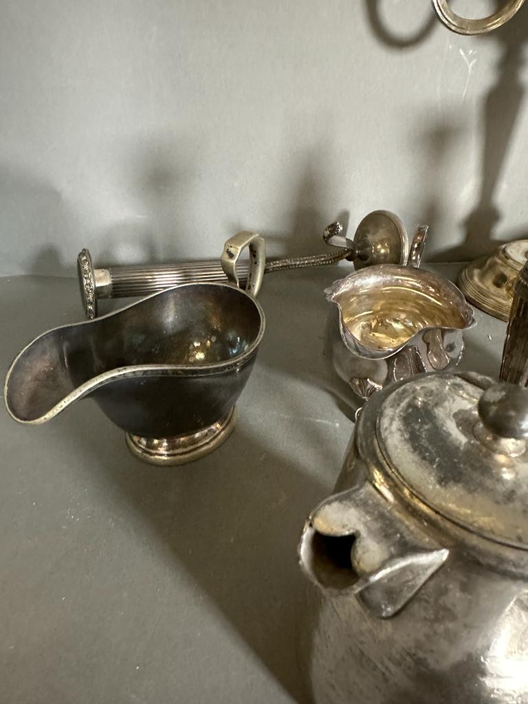 A quantity of silver plate to include saucer boats, picture frames and candle sticks - Image 5 of 6