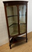 An Edwardian mahogany corner unit with barrel glazed front and cabriole legs (H185cm W105cm D70cm)