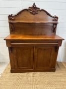 A Victorian mahogany chiffonier, single drawer cupboard under and galleried top (H150cm W110cm