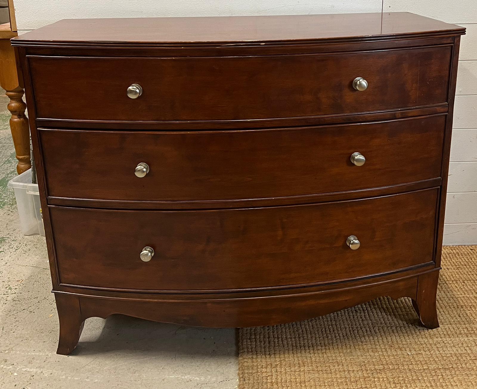 A Willis and Gambler George III style bow front chest of drawers (H90cm W111cm D54cm) - Image 2 of 4