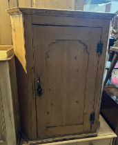 A pine wall hanging corner cabinet (H96cm W78cm D50cm)