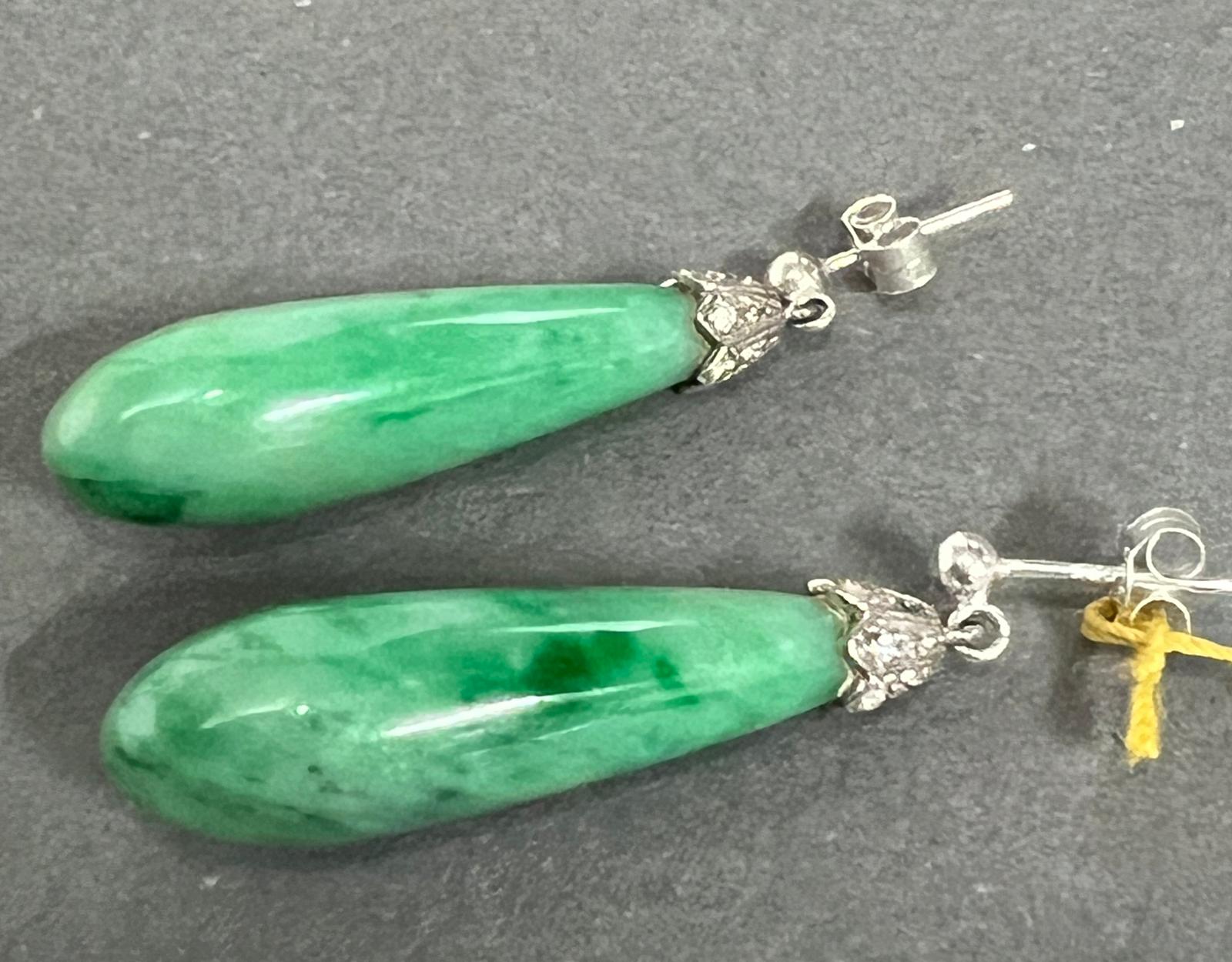 A pair of Chinese jade drop earrings - Image 3 of 6