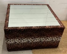 A squared mirrored top coffee table with fabric sides (H50cm Sq89cm) AF Condition Report Chip to