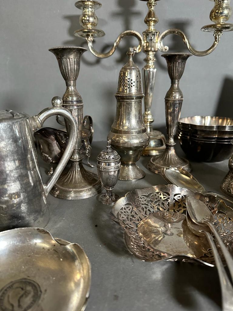 A quantity of silver plate to include saucer boats, picture frames and candle sticks - Image 3 of 6