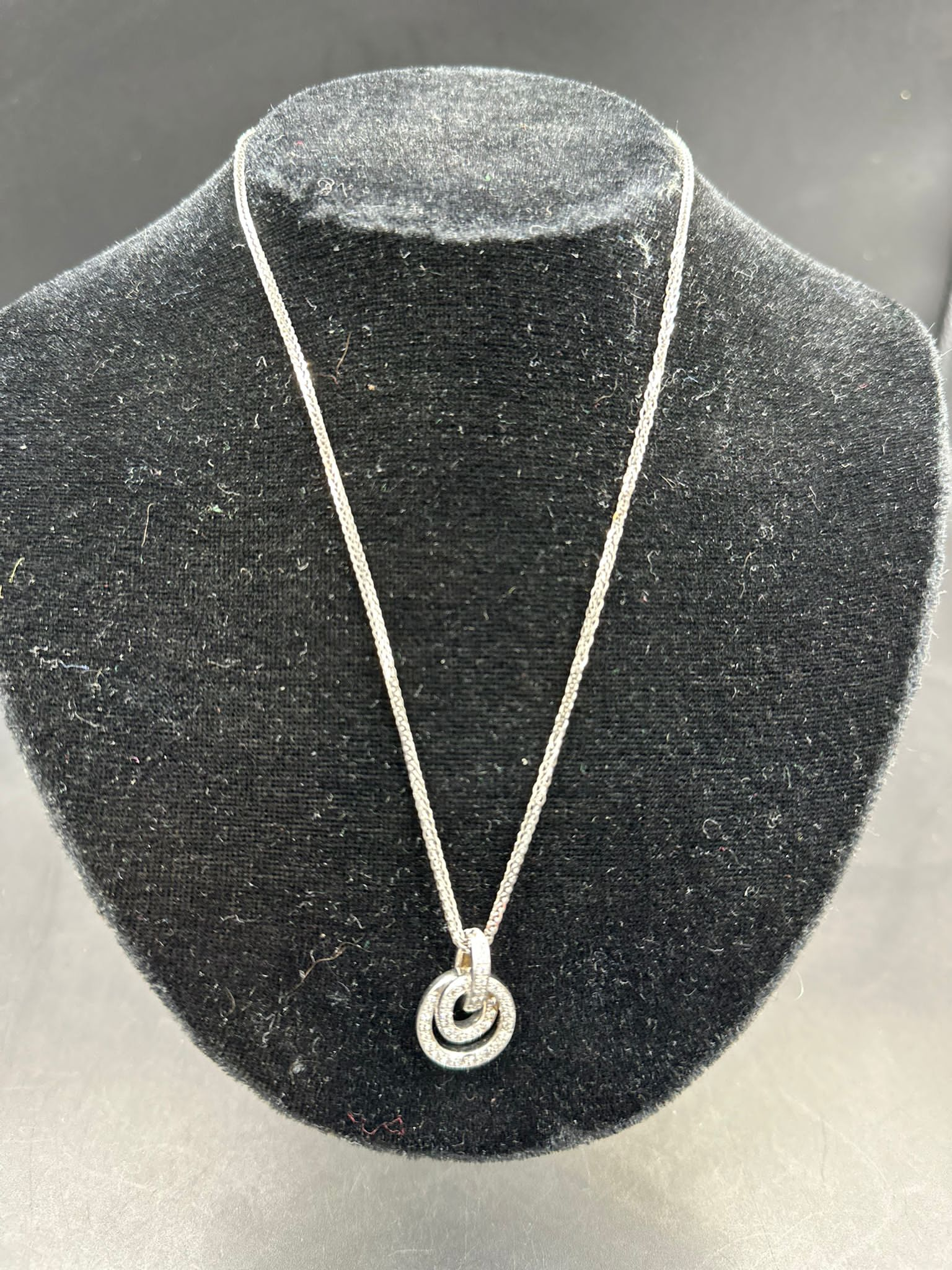 An 18ct white gold diamond pendant on 18ct white necklace - Image 2 of 5