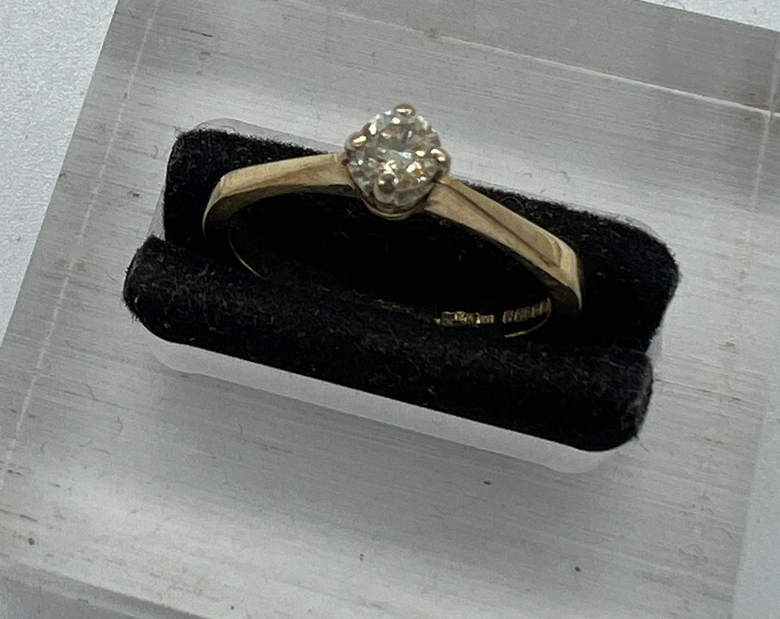 A 9ct gold diamond ring, approximate size N, (2.6g)