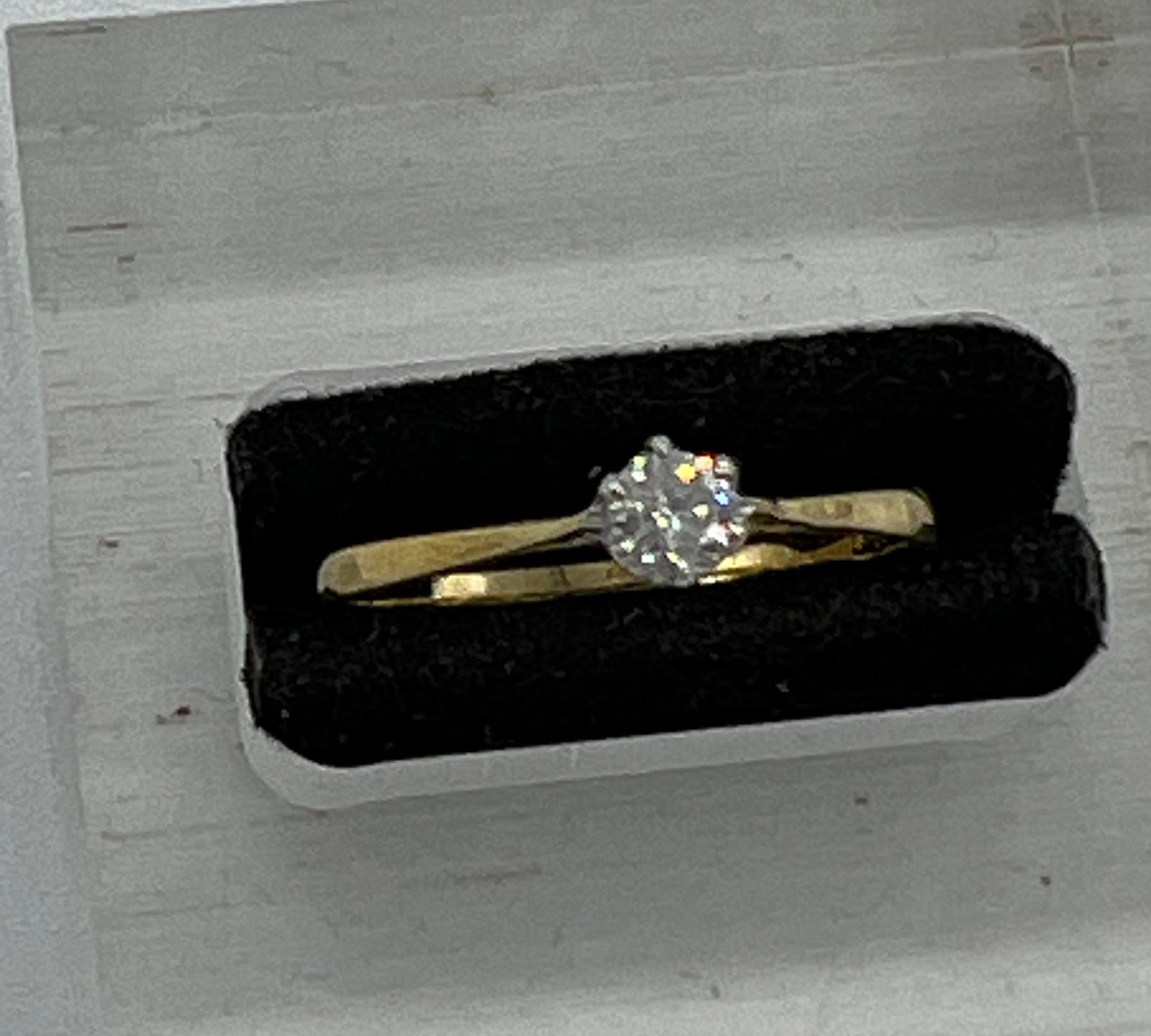 An 18ct, marked 750 diamond ring, size P1/2 - Image 3 of 4