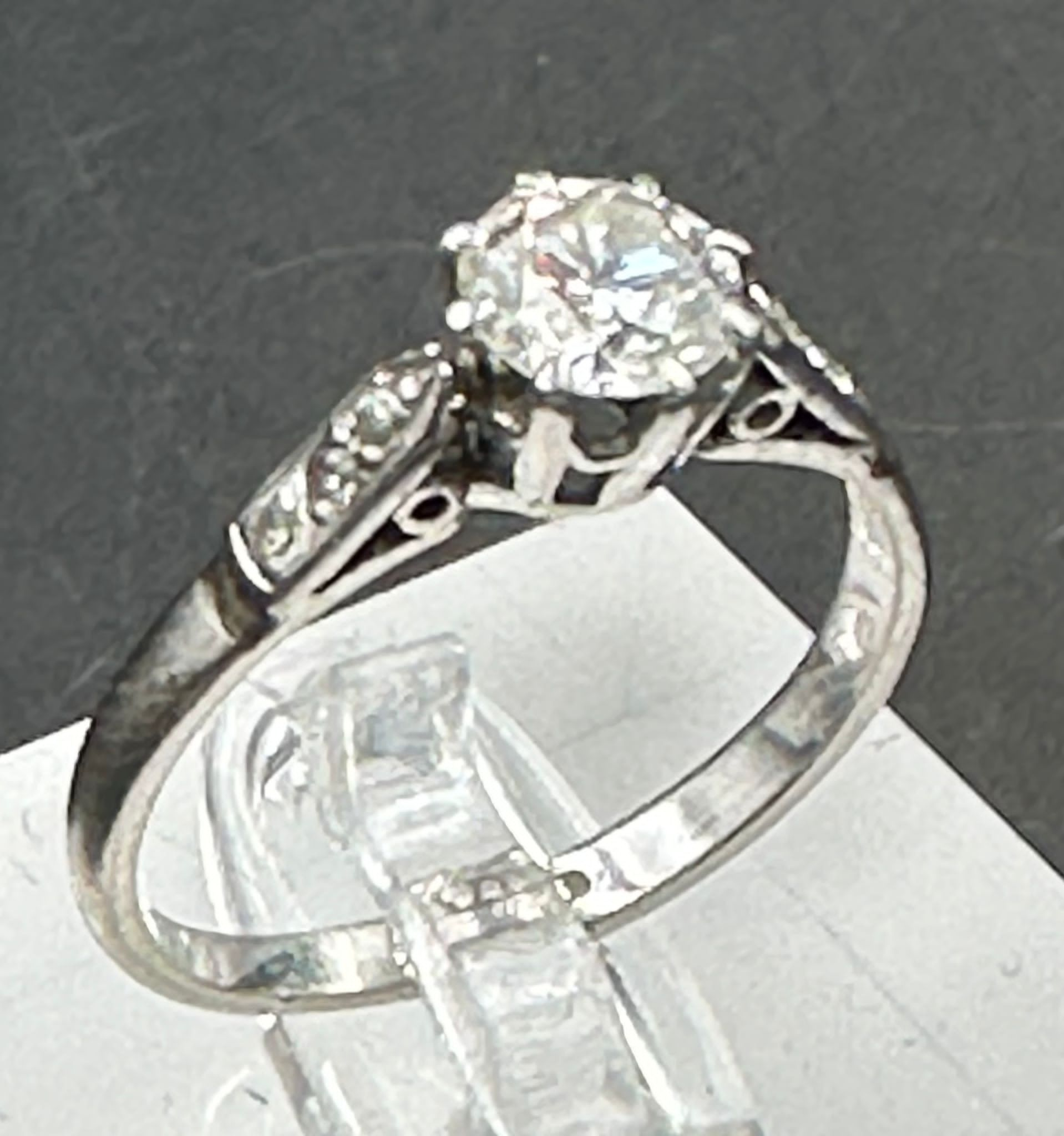 A single stone diamond ring with diamond set shoulders. Round Brilliant cut diamond 0.64ct, Colour - Image 4 of 6