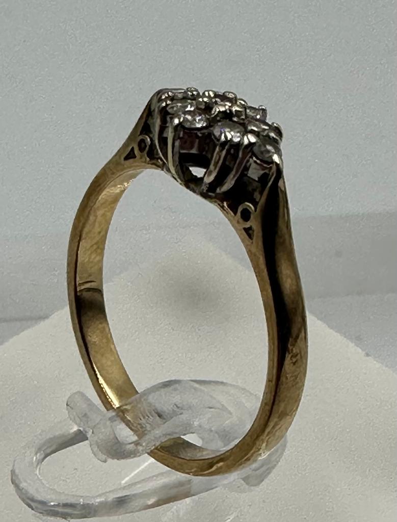 A 9ct gold ring with diamond cluster setting, approximate total weight 2.5g, size N - Image 4 of 4