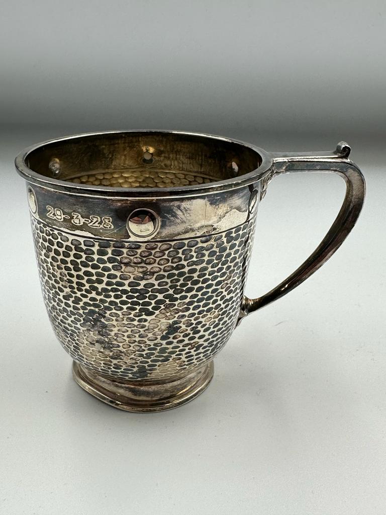 A hammered Art Deco silver cup by Barker Brothers (Herbert Edward Barker & Frank Ernest Barker) - Image 4 of 4