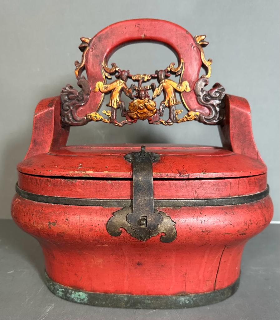 A Chinese red lacquered wedding or food basket - Image 2 of 4