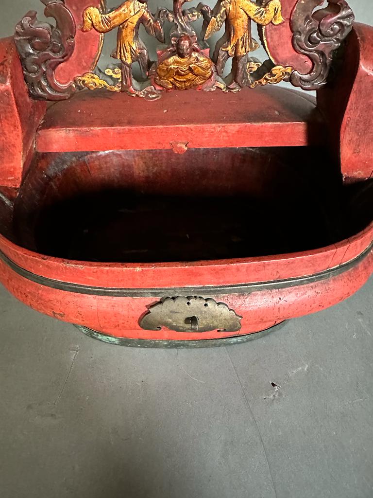 A Chinese red lacquered wedding or food basket - Image 4 of 4