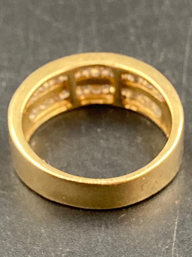 An18ct gold double band diamond ring Size O 5.7g - Image 2 of 4