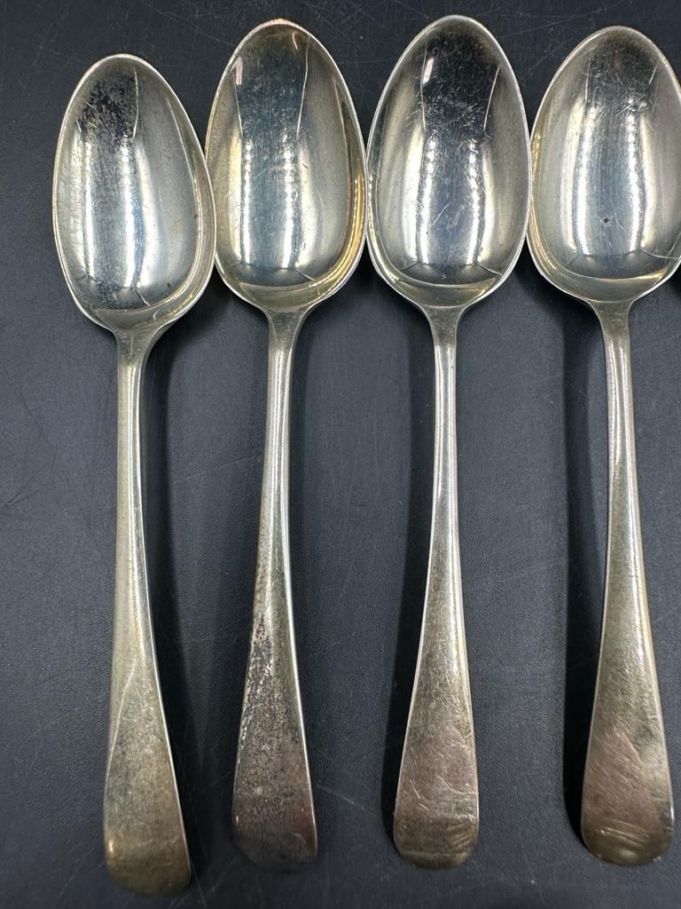 A small selection of silver items to include teaspoons, approximate total weight 65g. - Image 4 of 4