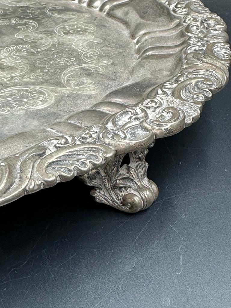 A silver tray on three feet, hallmarked for Sheffield 1909 by Joseph Rodgers & Sons - Image 6 of 8