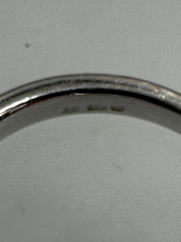 An 18ct white gold diamond ring, size K. - Image 3 of 4