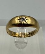 An 18ct gold ring with star and diamond inset, approximate size S and weight 3.4g
