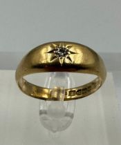 An 18ct gold ring with star and diamond inset, approximate size S and weight 3.4g