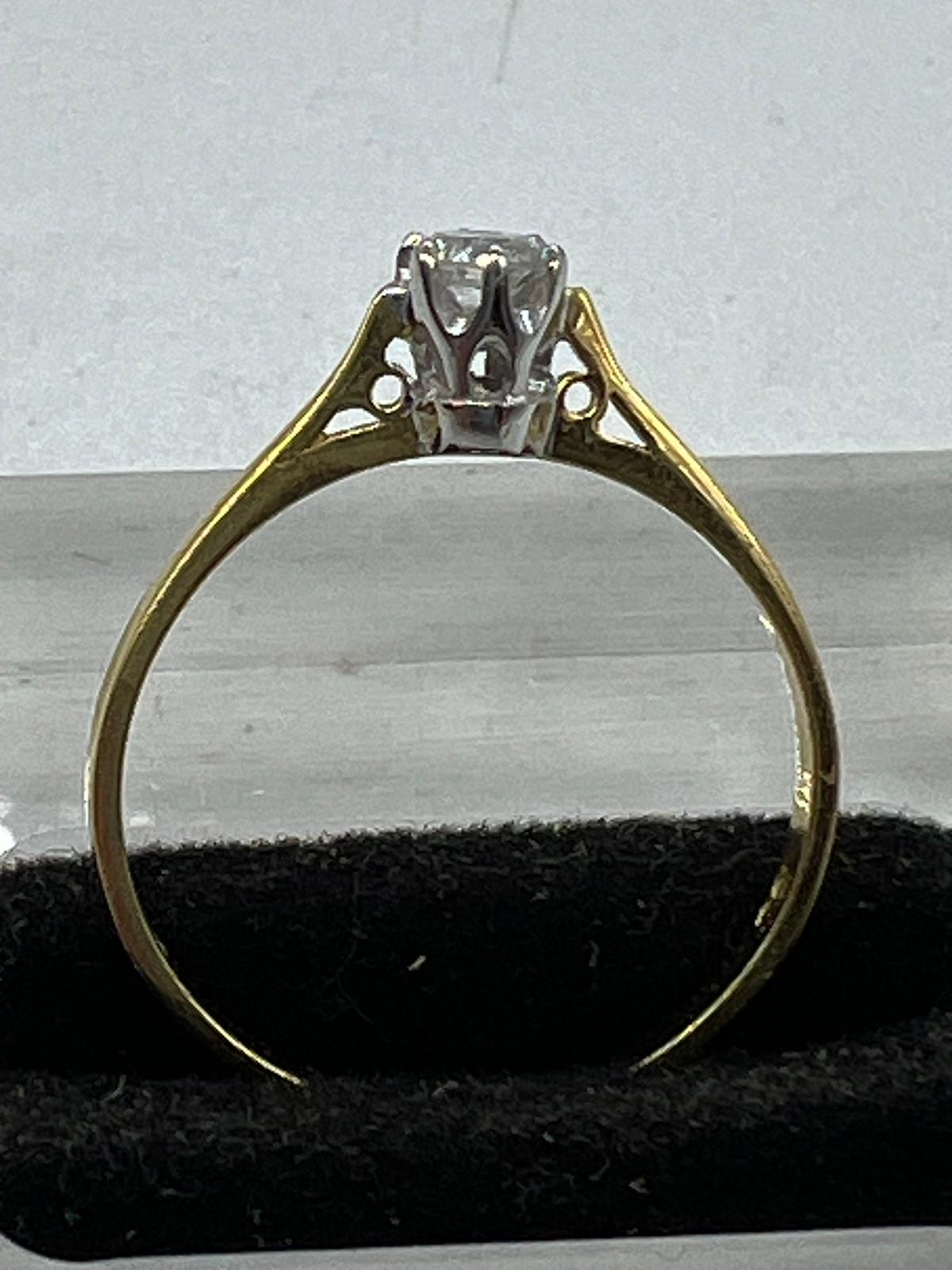 An 18ct, marked 750 diamond ring, size P1/2 - Image 2 of 4