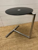 A glass topped side table on chrome frame in the style of Giorgetti (H60cm Dia45cm)