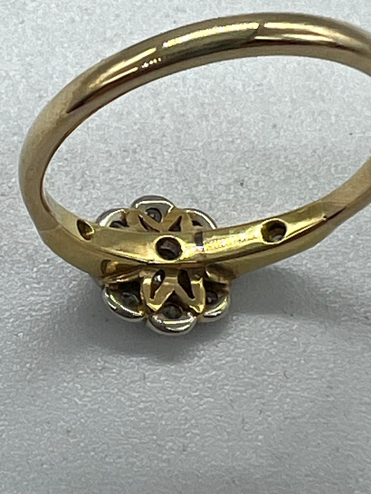 A 9ct gold antique daisy ring, approximate size O - Image 5 of 6