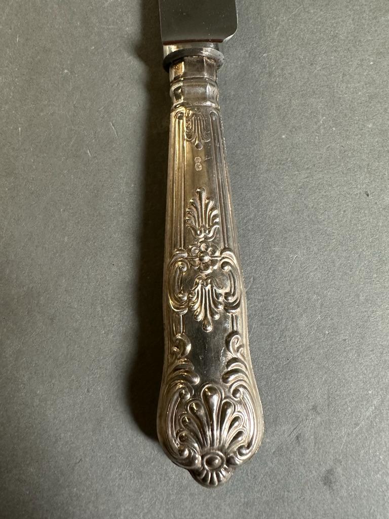 A silver handled sandwich knife, hallmarked for Birmingham - Image 2 of 4