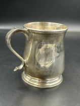 A silver tankard by Wakely & Wheeler, hallmarked for London 1915 9cm H and approximately 155g.
