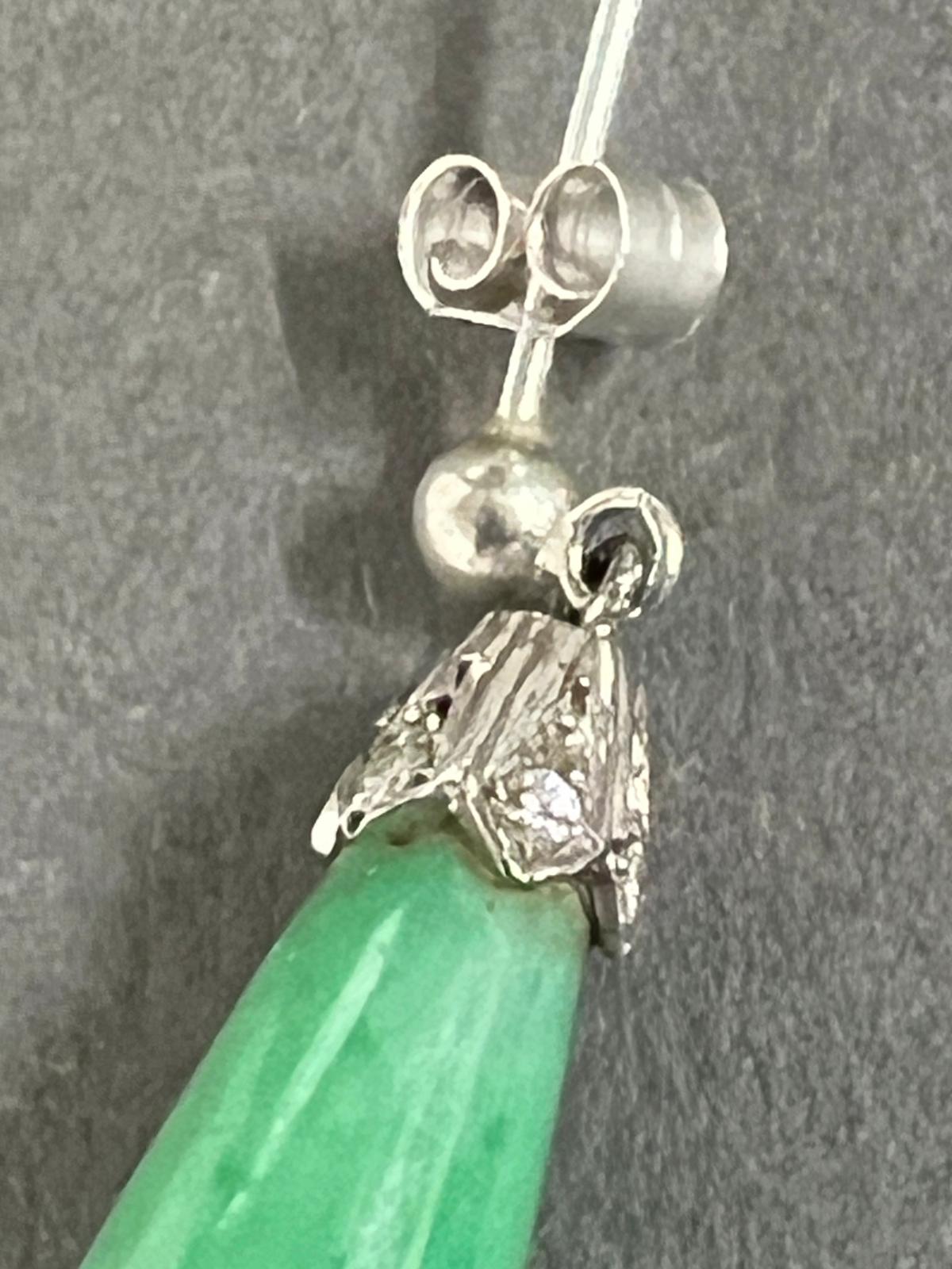 A pair of Chinese jade drop earrings - Image 5 of 6